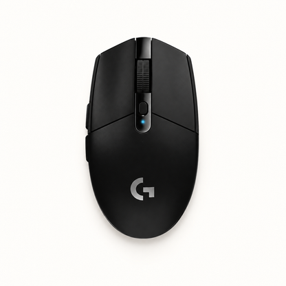 עכבר Logitech G305 בצבע שחור על רקע סטודיו בהיר