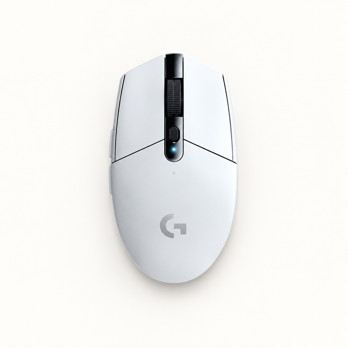 עכבר Logitech G305 בצבע לבן על רקע סטודיו בהיר