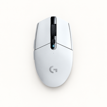 עכבר Logitech G305 בצבע לבן על רקע סטודיו בהיר